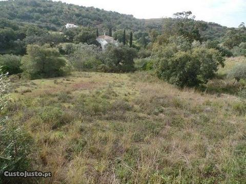 Lote de terreno com 1050m2 São Brás de Alportel