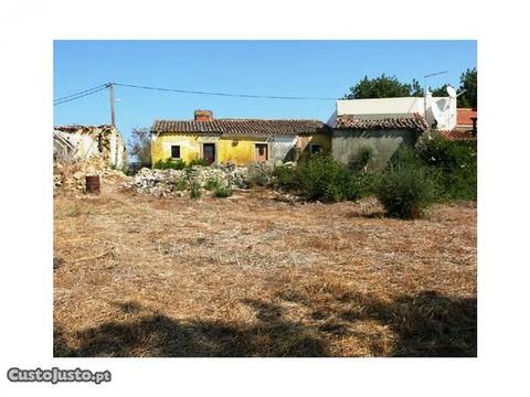 Terreno c/ ruína em S. Brás de Alportel