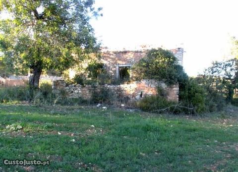 Terreno Urbano com Ruína perto de Loulé