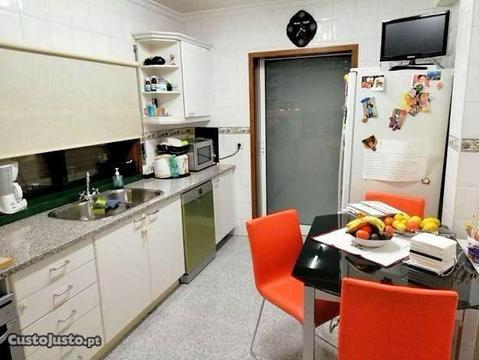 Apartamento T3 em Rio Tinto com lugar de garagem!