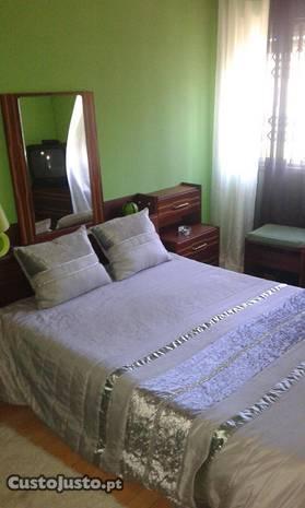 Quarto a menina ou senhora responsável