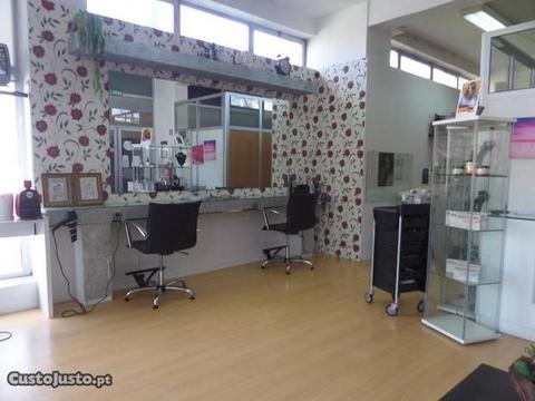 Ref 6958 - Loja em Gueifães -equipada cabeleireiro