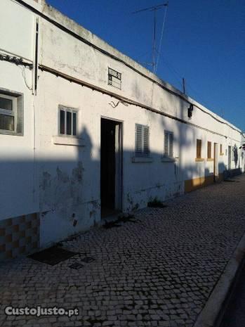 Casa térrea a precisar de obras