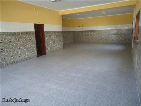 Loja com 90m2 p/comércio,serviços ou retém Muro