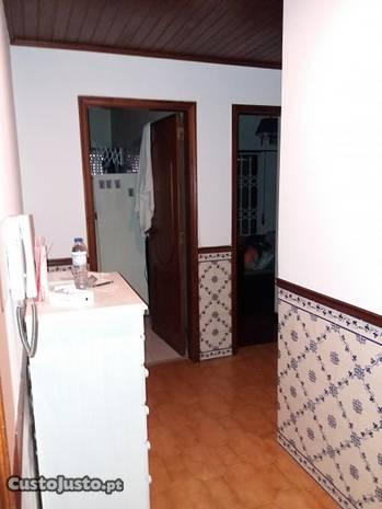 Excelente apartamento com arrecadação Sassoeiros