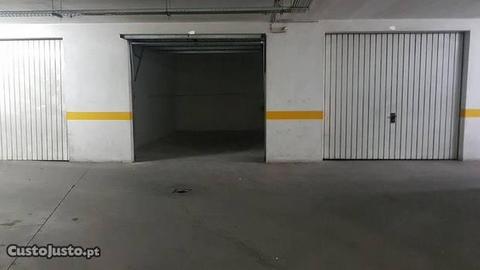 Garagem box com 22m2 Pendão Queluz Sintra