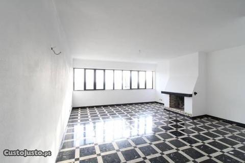 Apartamento T3 - St. Maria Maior RefªA-01815