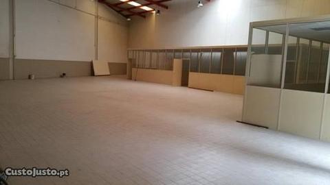 Armazém Monte Burgos em Zona Industrial