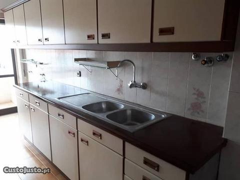 Apartamento com 3 ass. no Centro de Mem Martins