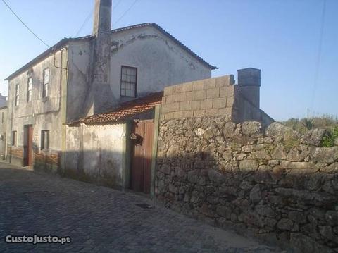 Terreno c/ casa e armazém Aguçadoura P. de Varzim