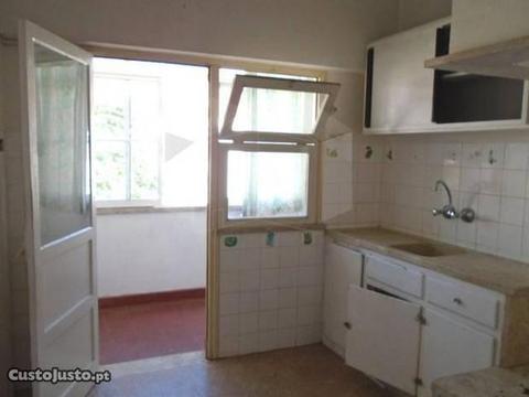 Apartamento T2 na zona da GNR