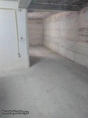 Garagem Fechada com 85 m2 em Aveiro