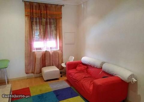 Moradia V4 mobilada ao Hosp. São João