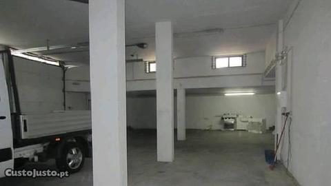 Garagem com 259m2 Hospital São Salvador Santarém
