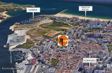 Terreno Urbano com 472m2 Encosta da Marina