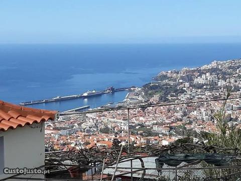 Lote de terreno em Funchal