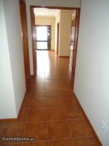 Apartamento T2 em Gulpilhares, garagem p/2 carros