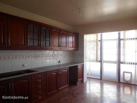 S252- Excelente apartamento em Salvaterra