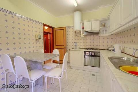 Apartamento T2 Mobilado/Equipado na Amorosa