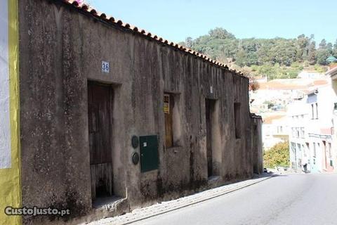 Casa térrea para remodelação total em Monchique