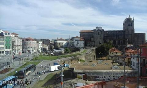 Prédio na Baixa do Porto - à Estação S.Bento e Sé