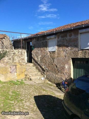 Moradia rústica em aldeia a 5 minutos de Vila Real