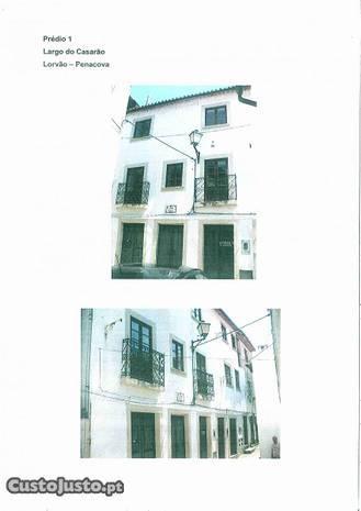 Moradia de traça antiga no centro histórico Lorvão