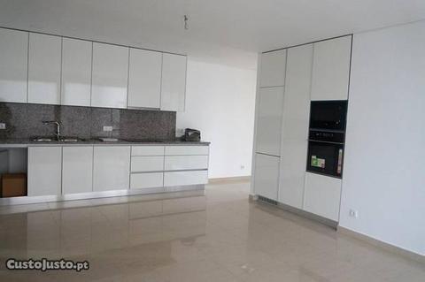 Apartamento T2 bem localizado na praia da Barra