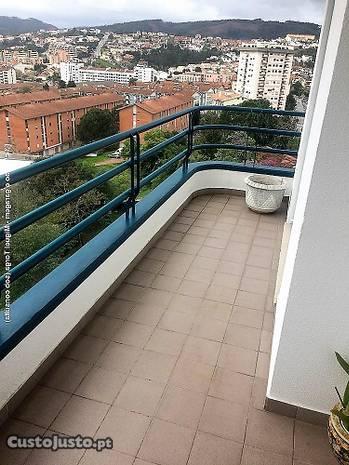 Apartamento T3 com garagem e sótão junto à Solum