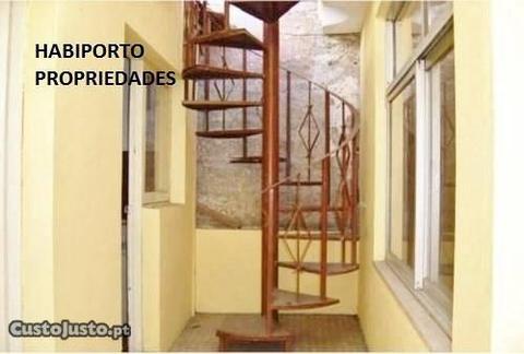 MoradiaT3+1Ao Hosp.S.João c/gar.,Terraço Ref.20654
