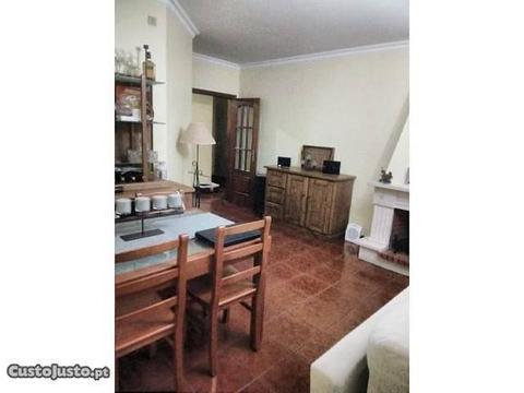 Apartamento T3 Almeirim com cozinha equipada