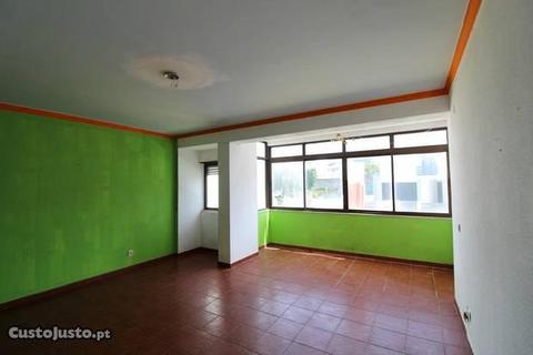 Apartamento com 3 assoalhadas Rés do Chão