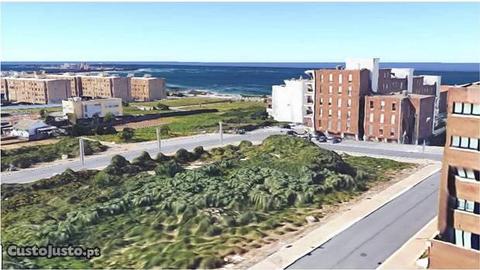 Terreno na 2ª linha da praia em Leça da Palmeira
