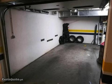 Garagem box em Alcantara