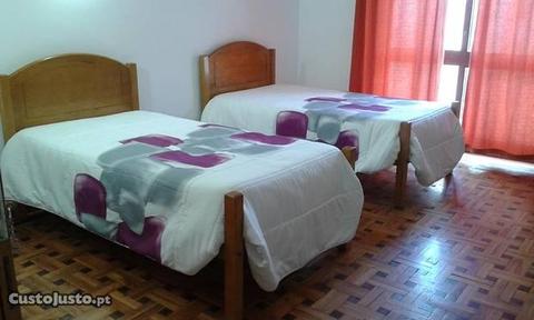 Quarto menin estud partilhado 2 amigas, pol unive