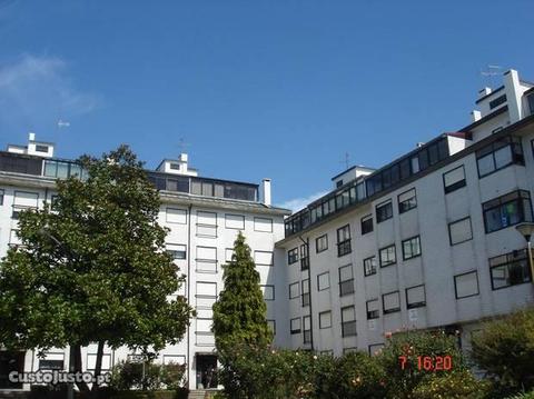 Quarto para rapariga perto da FEUP/ Hosp. S João