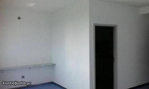 Ref. 2448 Loja 97m2-próximo tourigalo
