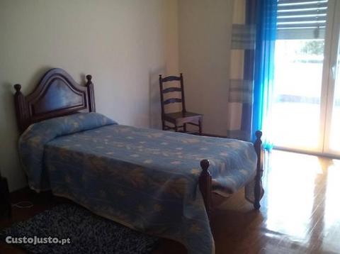 Quarto uma pessoa, Castelo da Maia(Porto)