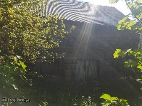 Moradia em pedra para restauro