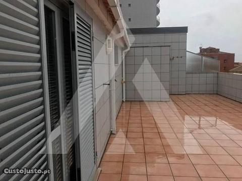 Apartamento T3 Duplex,boas áreas,centro de Aveiro