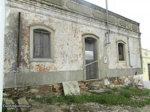 Casa Antiga para restaurar perto de São Brás