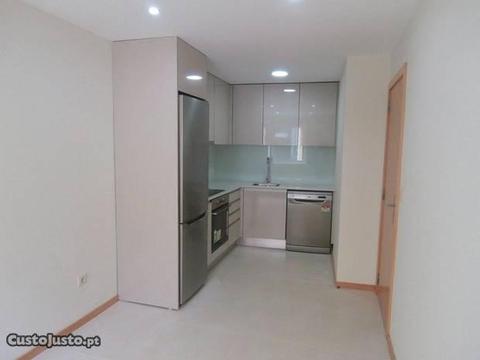 Moradia V2 remodelada no Porto!