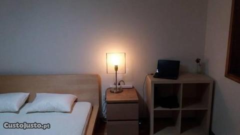 Apartamento T1 c/ 2 camas junto à praia da Amorosa