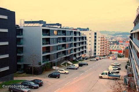Apartamento T2 C/ Lareira, Varandas e Box - Braga