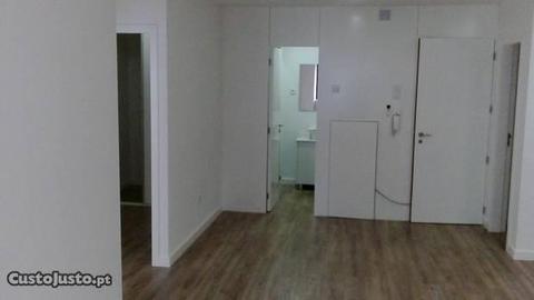 Apartamento T1+1 metro Combatentes