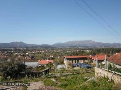 Moradia com terreno em Deão