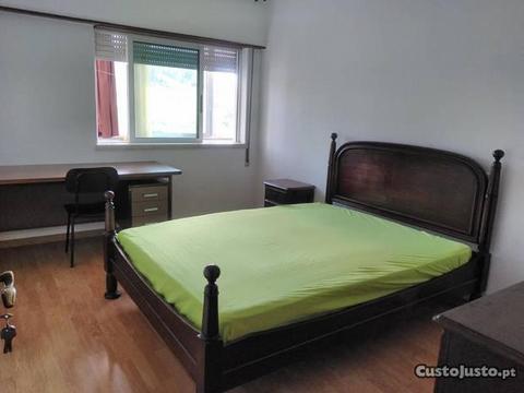 Quarto Centro Leiria em Apartamento T2