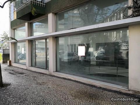 Loja com 2 pisos em Coimbra