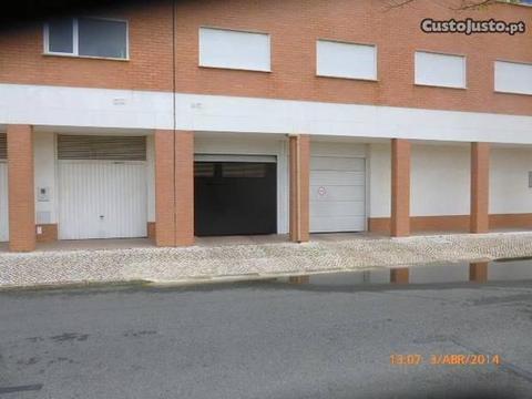 Garagem com 126m2 Santa Maria Lagos