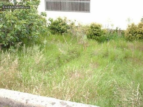 Lote com 300m2 Casal da Silveira Famões Odivelas